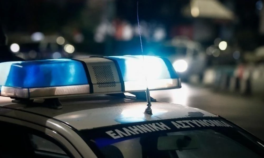 Εκτός ελέγχου αυτοκίνητο στην Βούλα-Ισοπέδωσε βενζινάδικο! (Βίντεο)